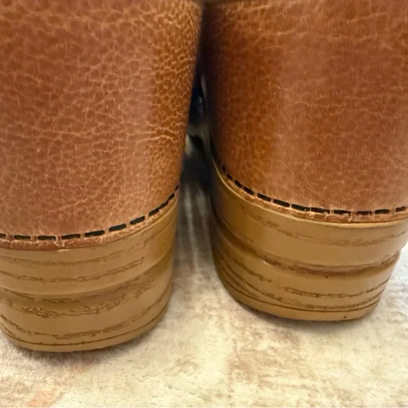 Dansko Professional Clog 
Honey Distressed - Picture 6 of 12